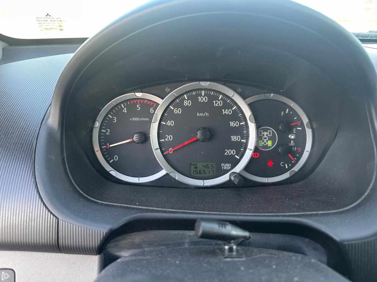 mitsubishi-l200-2-5-awd-2012-diesel-2477cc