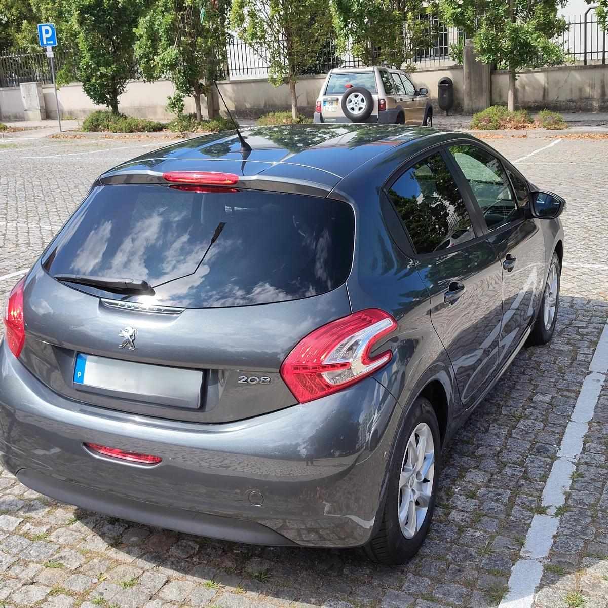 peugeot-208-1-4-hdi-2014-diesel-1398cc