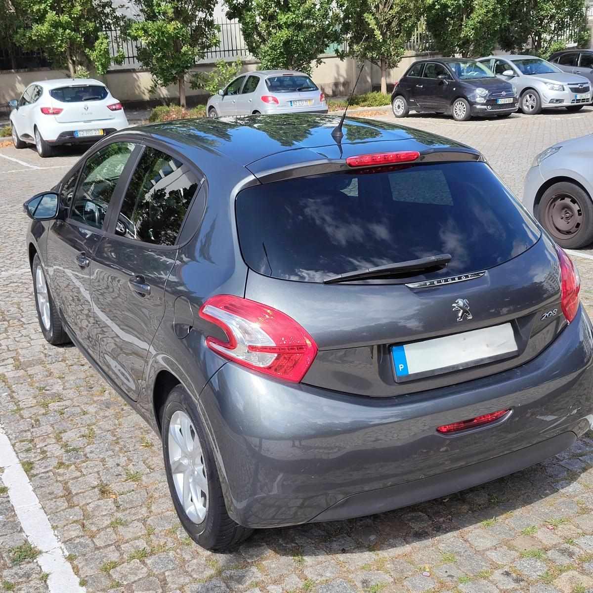 peugeot-208-1-4-hdi-2014-diesel-1398cc