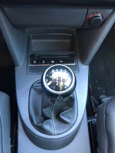 volkswagen-touran-1-6-tdi-2012-diesel-1598cc
