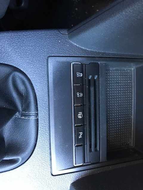 volkswagen-touran-1-6-tdi-2012-diesel-1598cc
