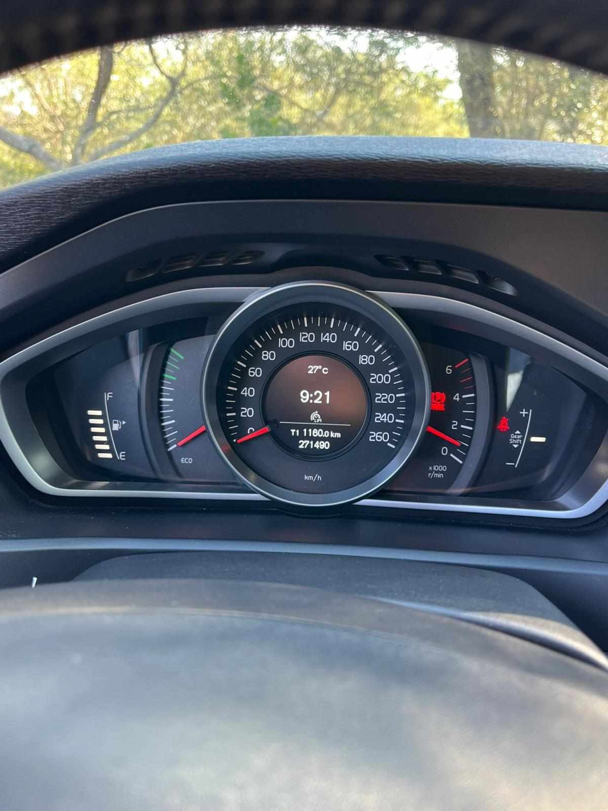volvo-v40-1-6-d2-2014-diesel-1560cc