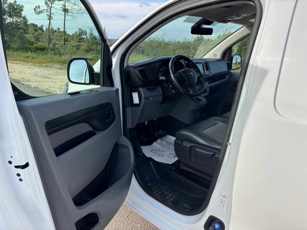 opel-vivaro-2-0-2021-diesel-1999cc
