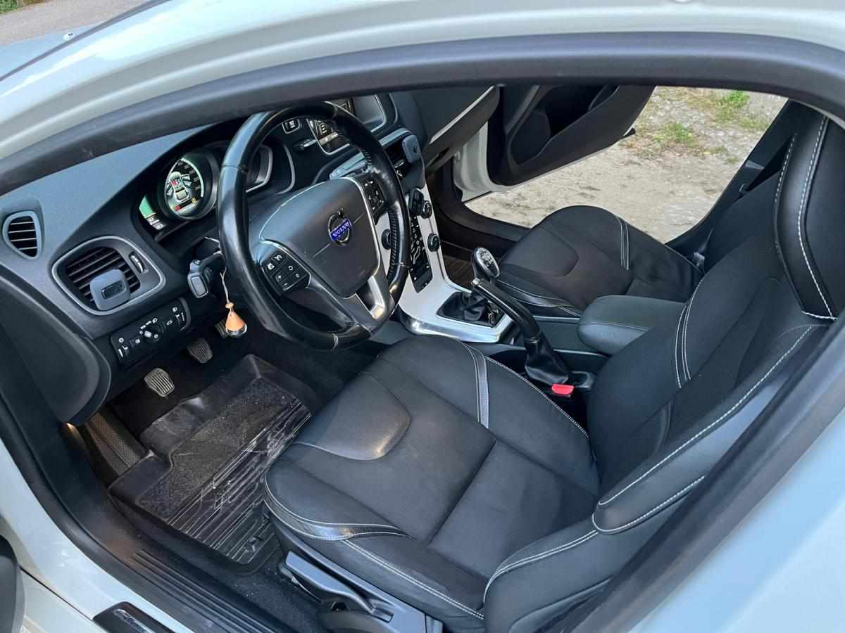 volvo-v40-d2-2013-diesel-1560cc