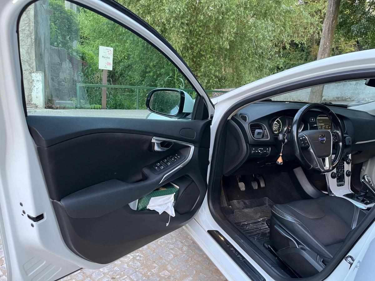 volvo-v40-d2-2013-diesel-1560cc
