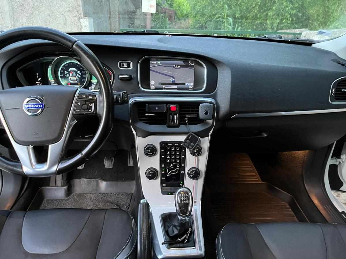 volvo-v40-d2-2013-diesel-1560cc