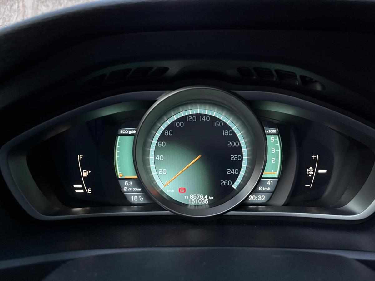 volvo-v40-d2-2013-diesel-1560cc