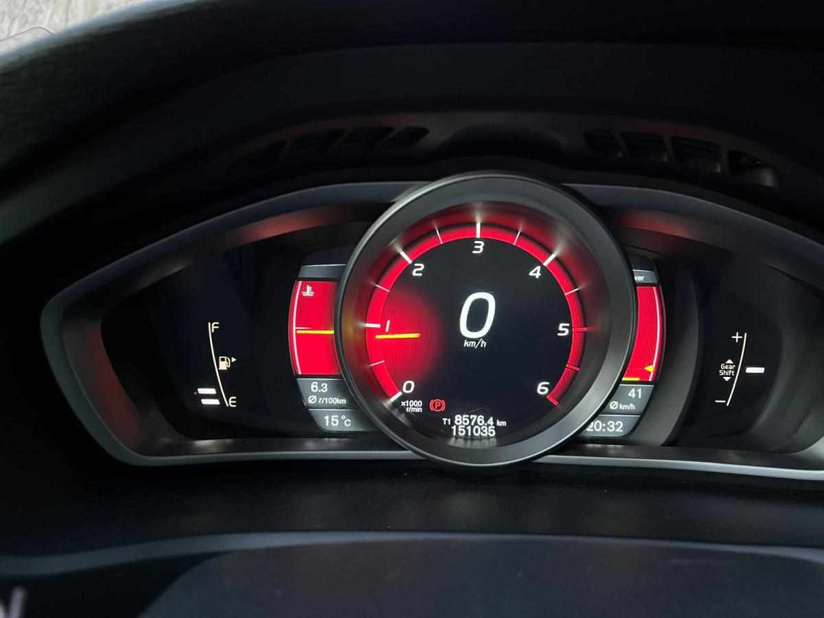 volvo-v40-d2-2013-diesel-1560cc