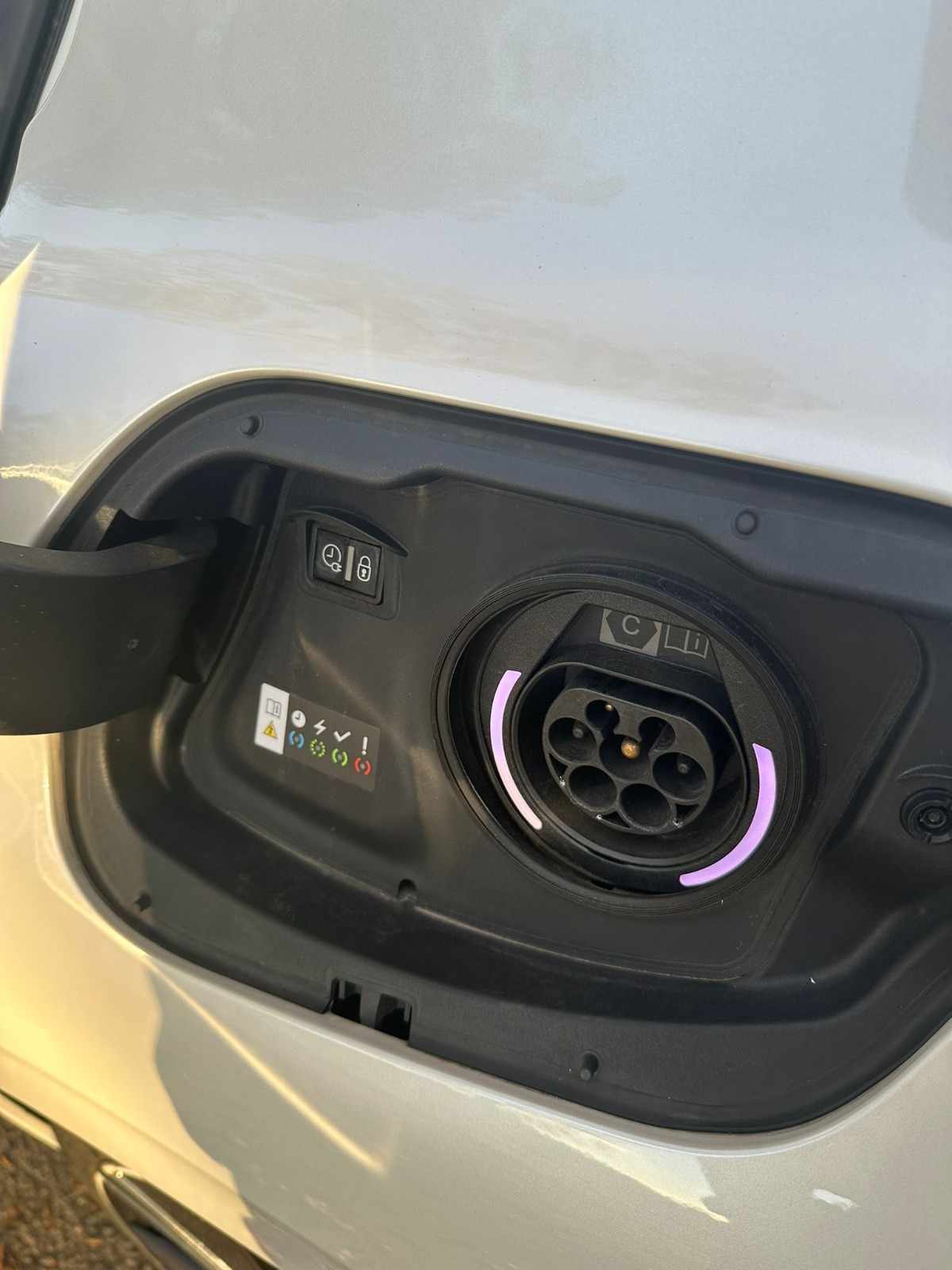 peugeot-308-1-6-hybrid-2022-gasolina-1598cc