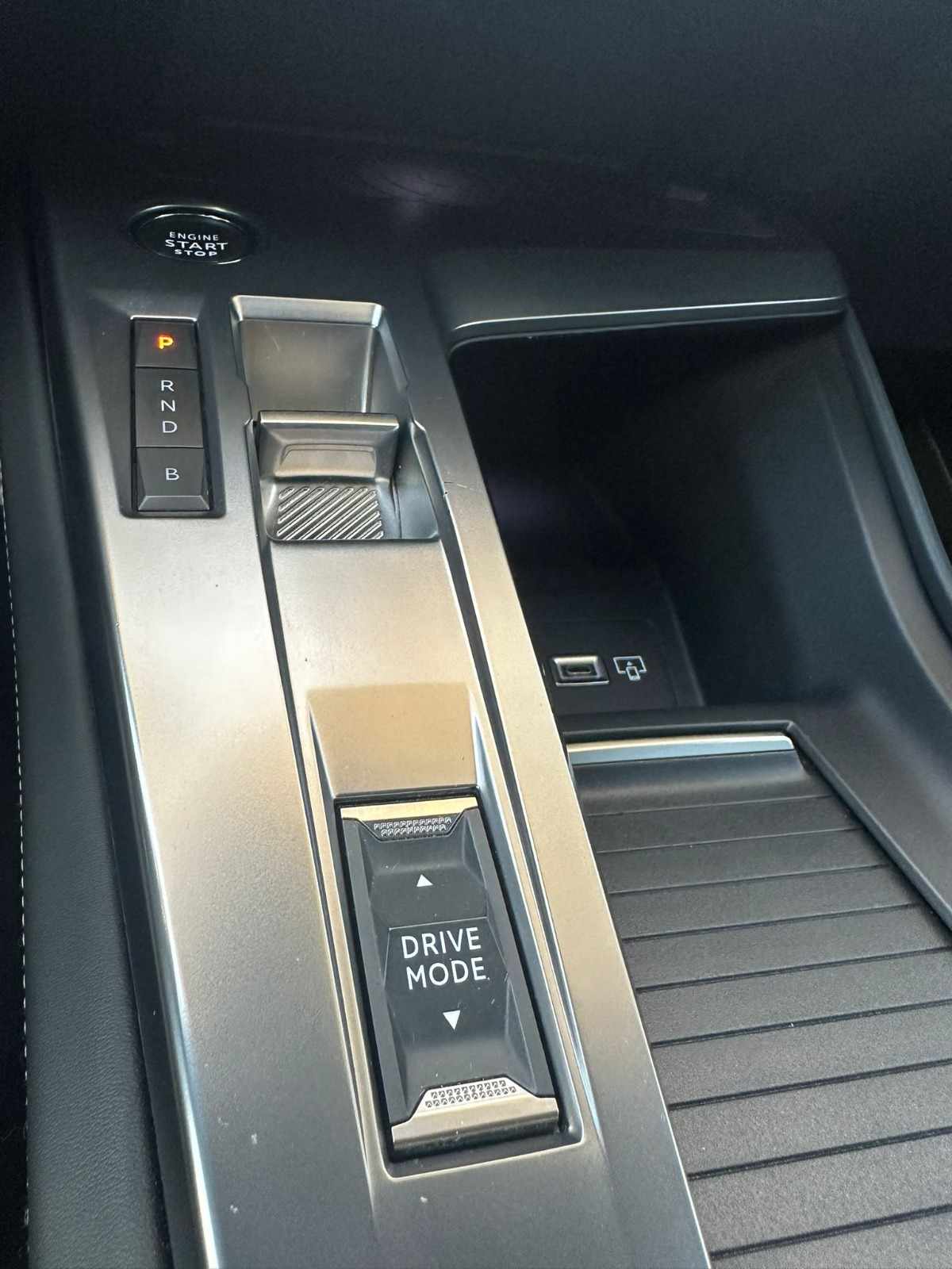 peugeot-308-1-6-hybrid-2022-gasolina-1598cc