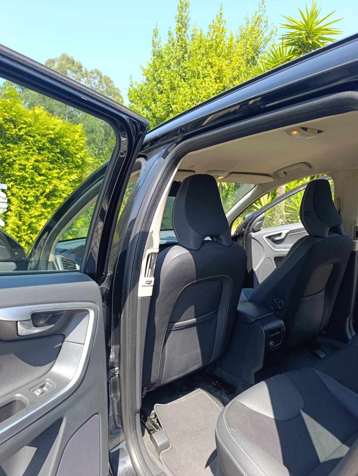 volvo-xc60-2-4d-awd-2010-diesel-2401cc
