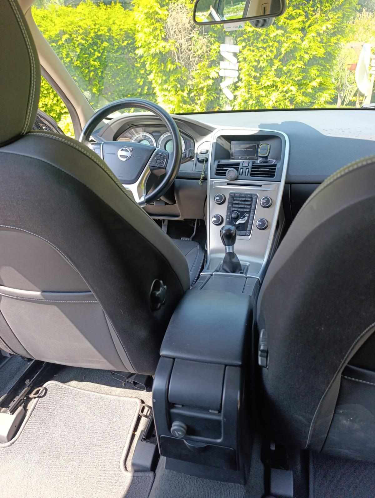volvo-xc60-2-4d-awd-2010-diesel-2401cc