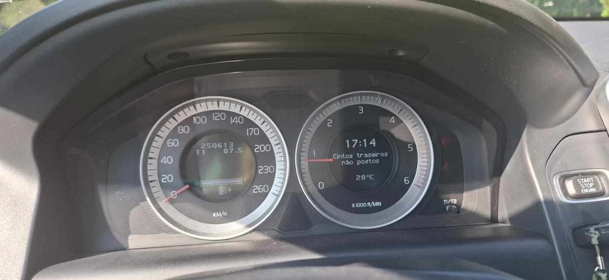 volvo-xc60-2-4d-awd-2010-diesel-2401cc