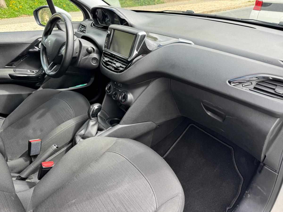 peugeot-208-1-5-102cv-2019-diesel-1499cc