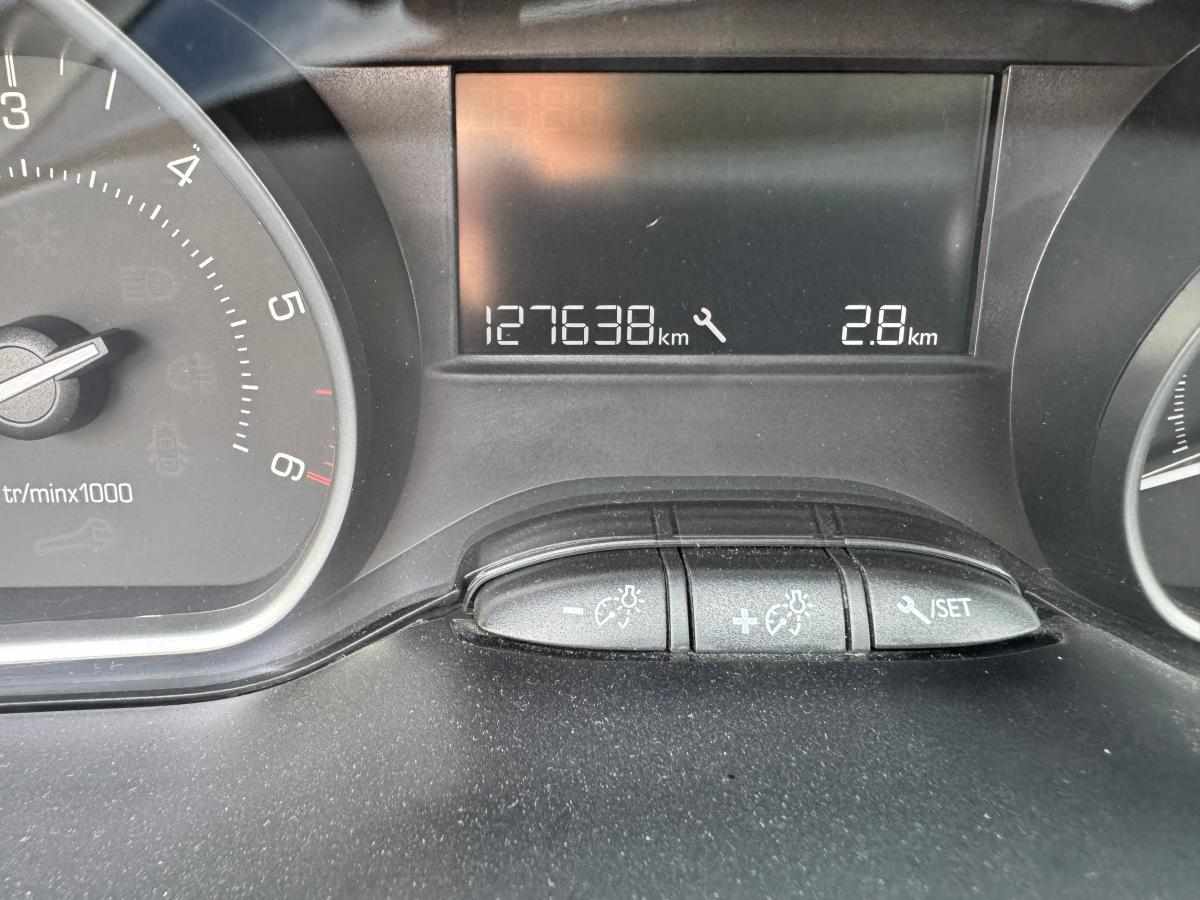 peugeot-208-1-5-102cv-2019-diesel-1499cc