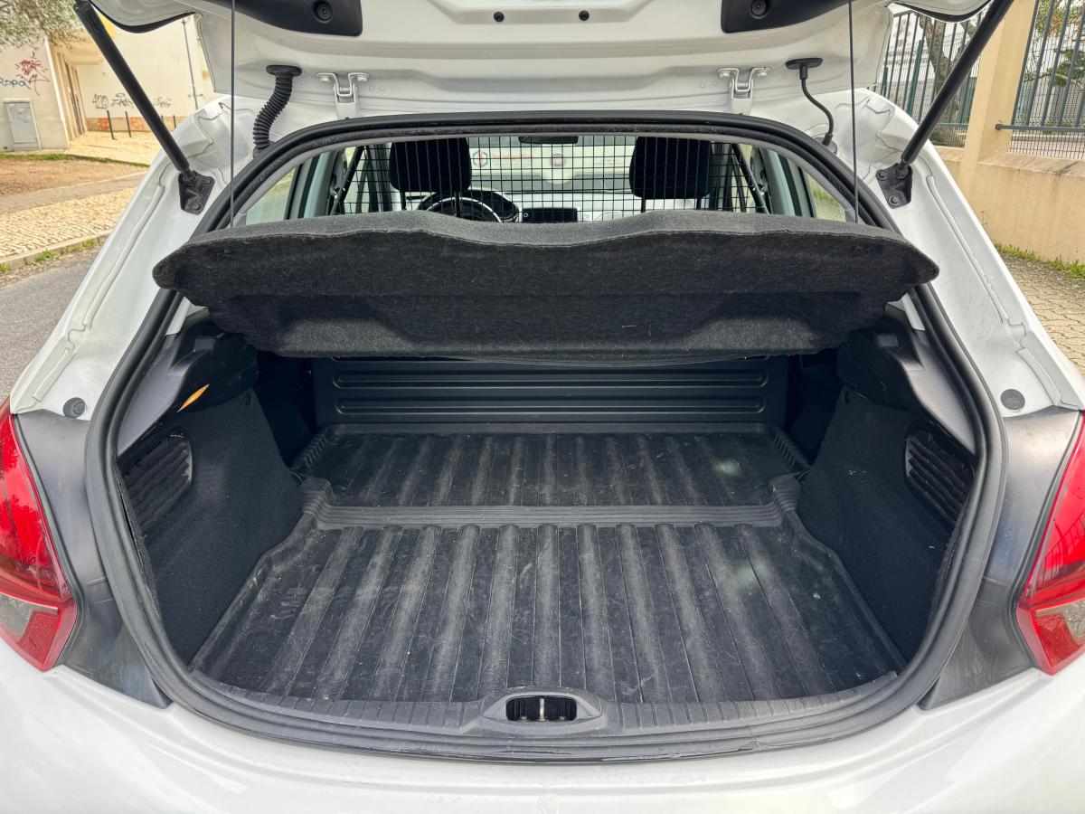 peugeot-208-1-5-102cv-2019-diesel-1499cc