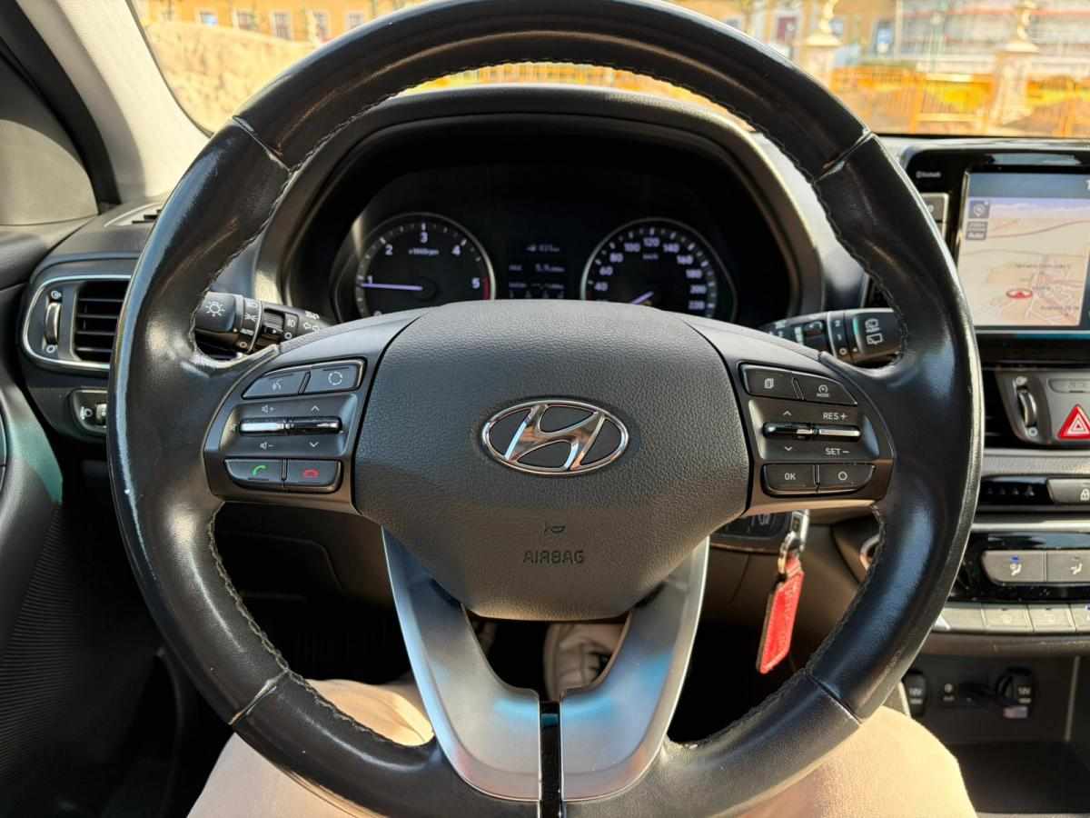 hyundai-i30-1-6-crdi-2020-diesel-1598cc