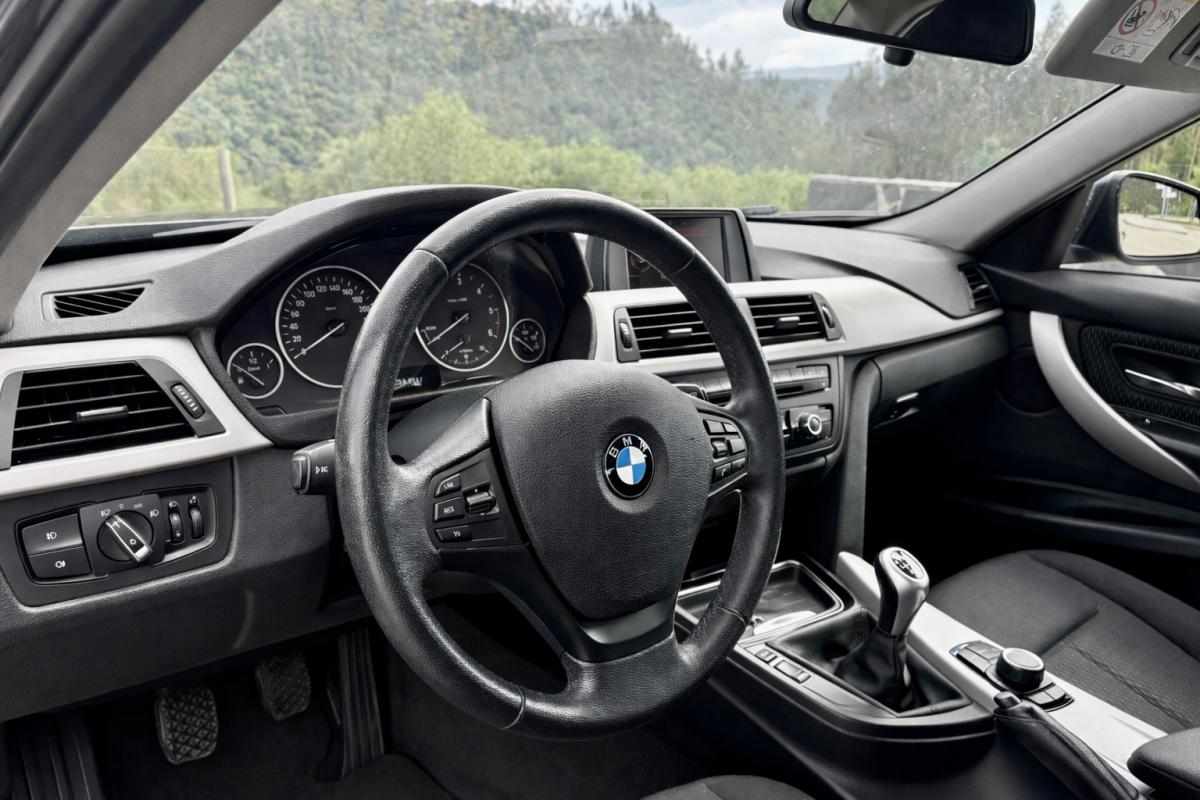 bmw-serie-3-318d-2014-diesel-1995cc