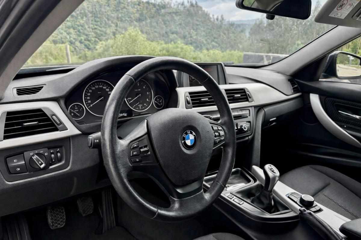 bmw-serie-3-318d-2014-diesel-1995cc