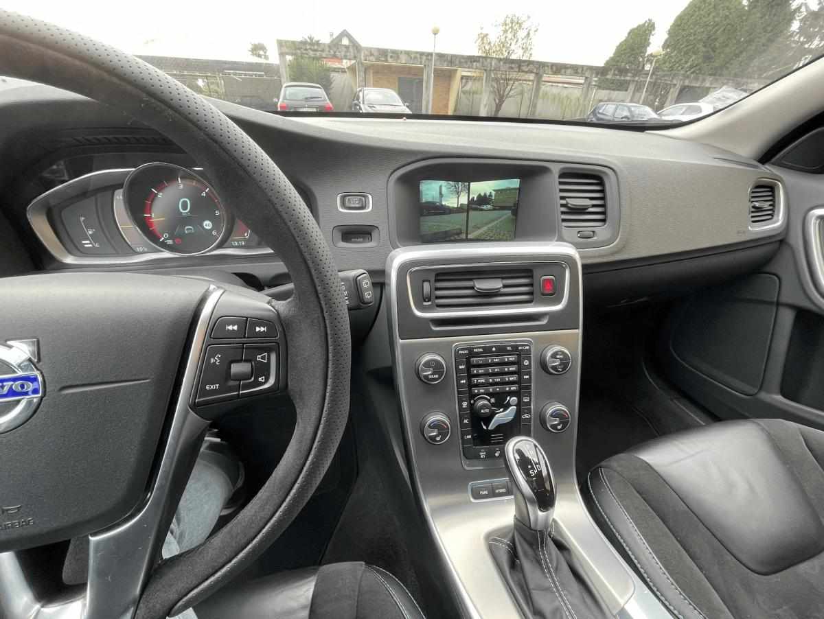 volvo-v60-d6-plug-in-hybrid-2-4-awd-2014-diesel-2400cc