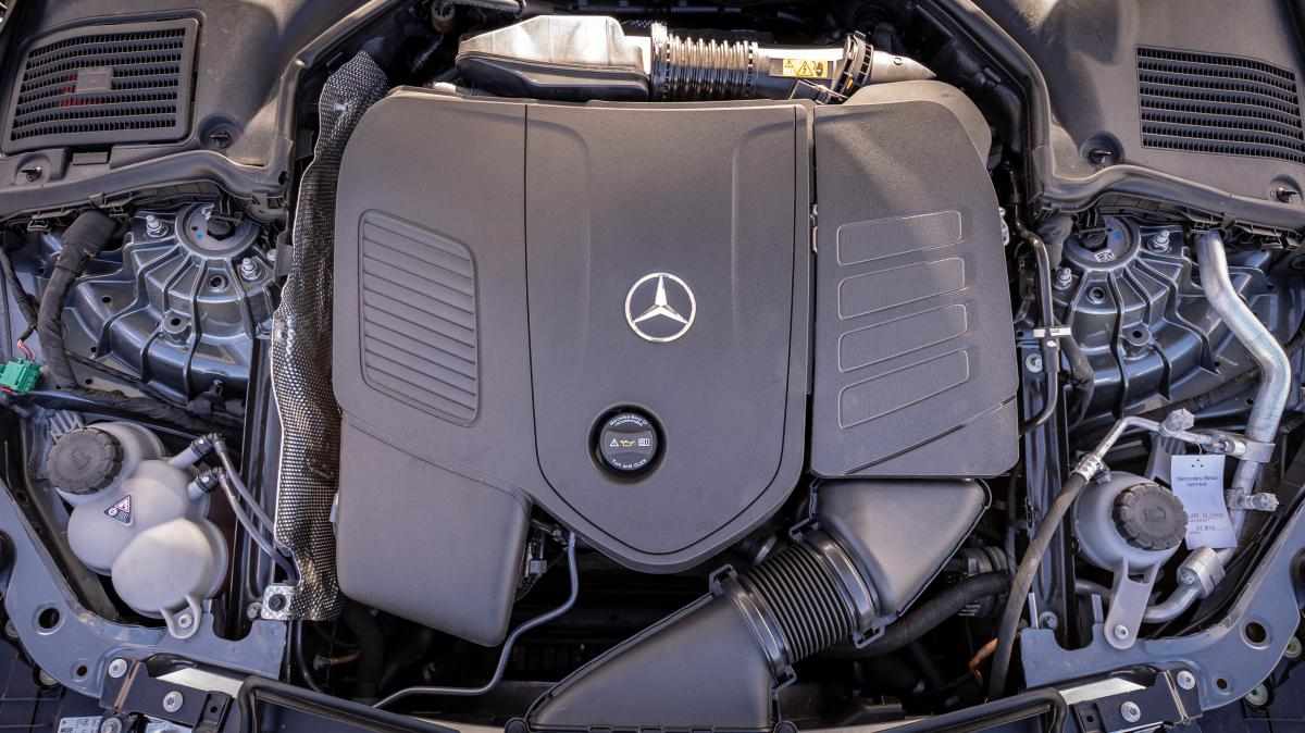 mercedes-benz-classe-c-c-300-e-2023-gasolina-1999cc