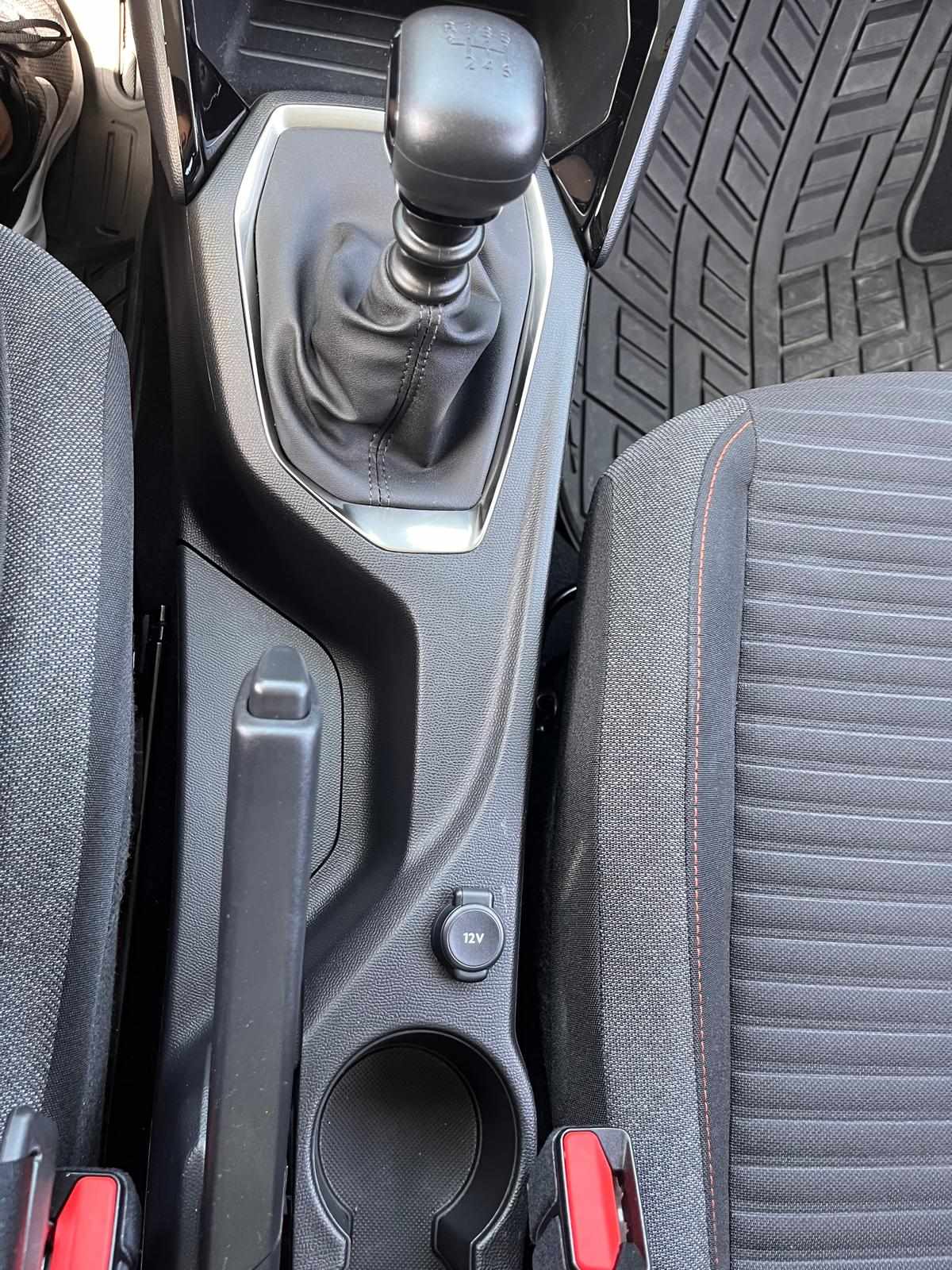 peugeot-208-1-2-puretech-2023-gasolina-1199cc
