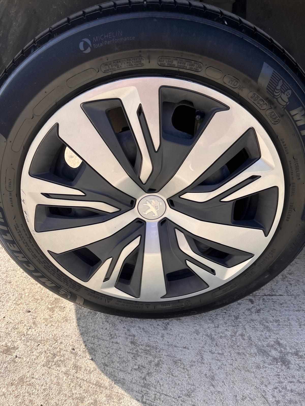 peugeot-208-1-2-puretech-2023-gasolina-1199cc