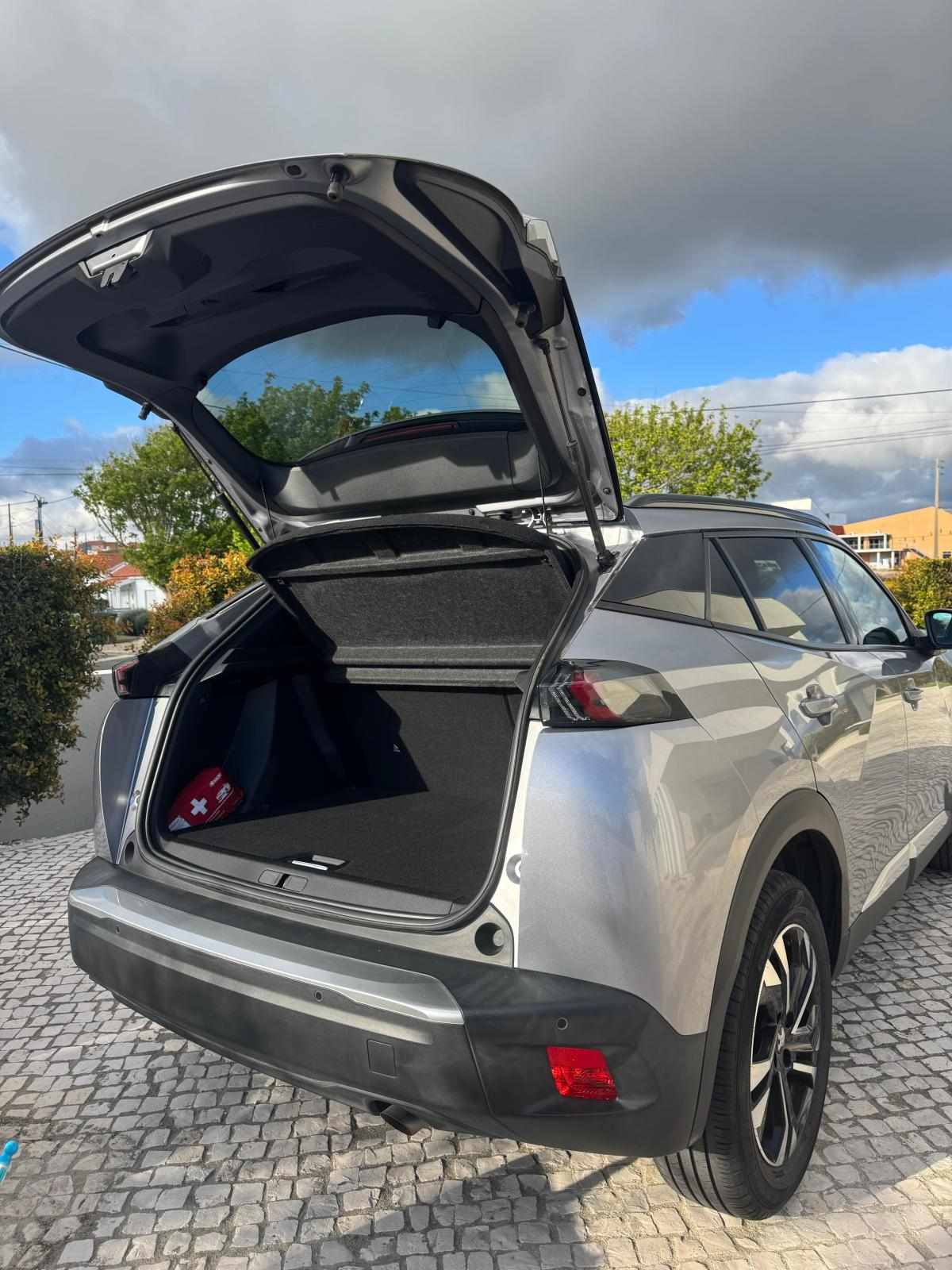 peugeot-2008-1-2-puretech-2023-gasolina-1199cc