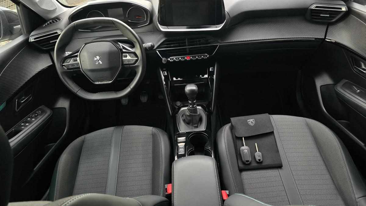 peugeot-208-1-2-puretech-2023-gasolina-1199cc
