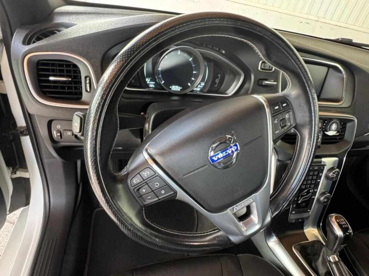 volvo-v40-1-6-d2-2014-diesel-1560cc