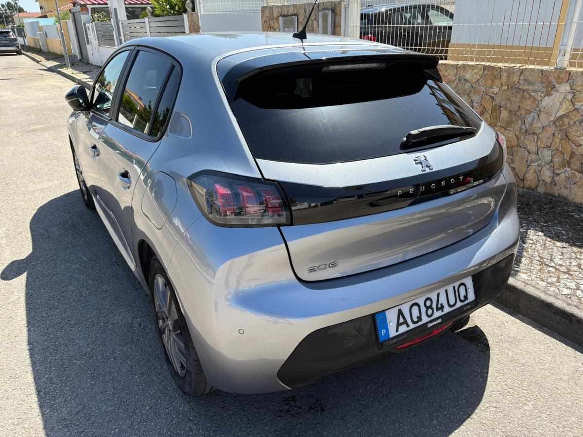 peugeot-208-1-5-102cv-2022-diesel-1499cc