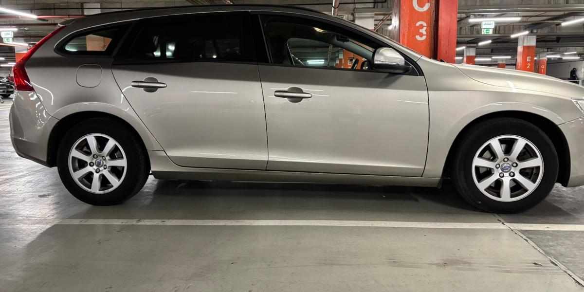 volvo-v60-1-6-d2-2013-diesel-1560cc