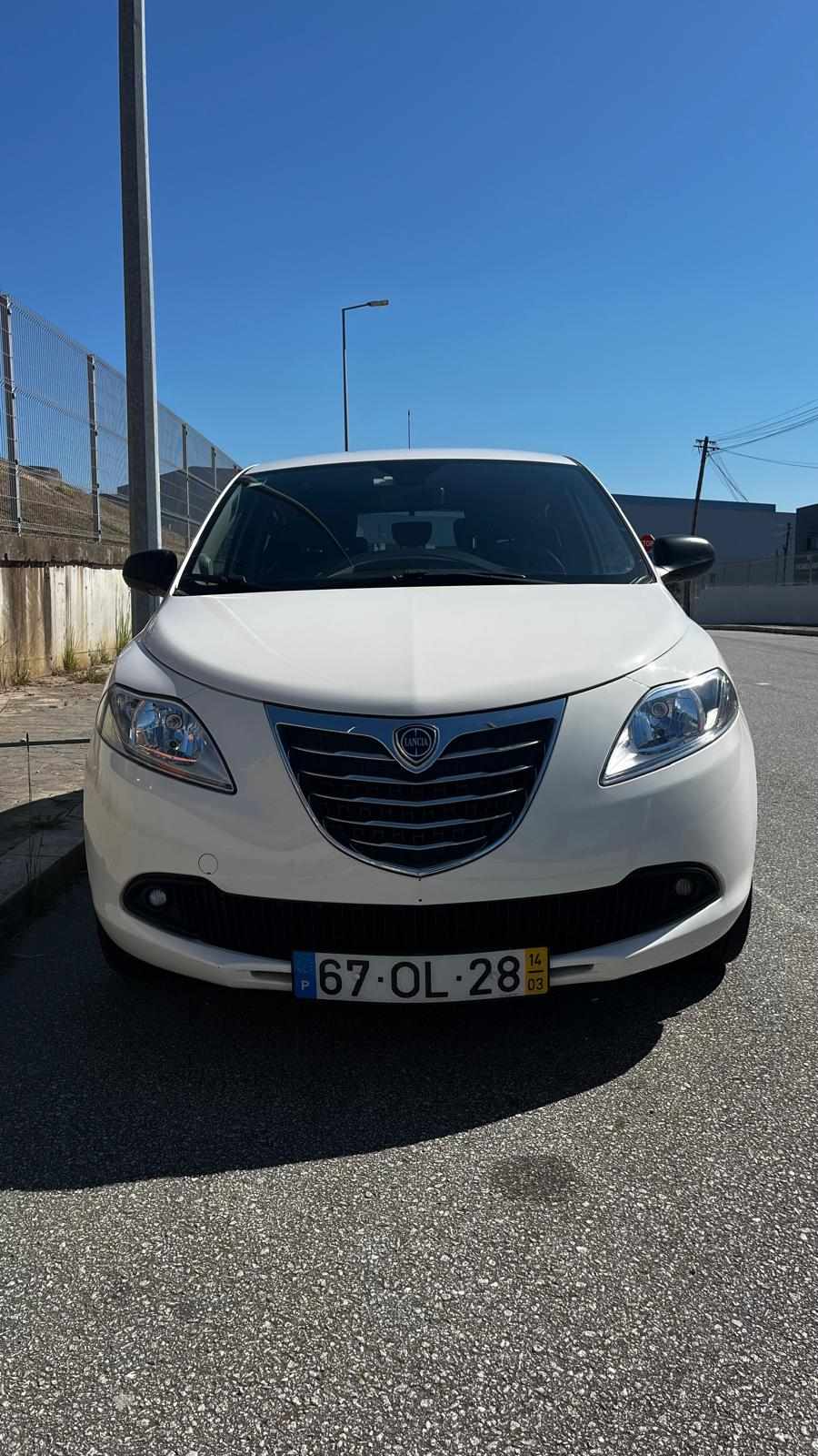 lancia-ypsilon-1-2-69cv-2014-gasolina-1242cc