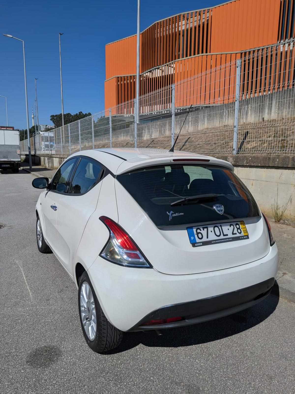 lancia-ypsilon-1-2-69cv-2014-gasolina-1242cc