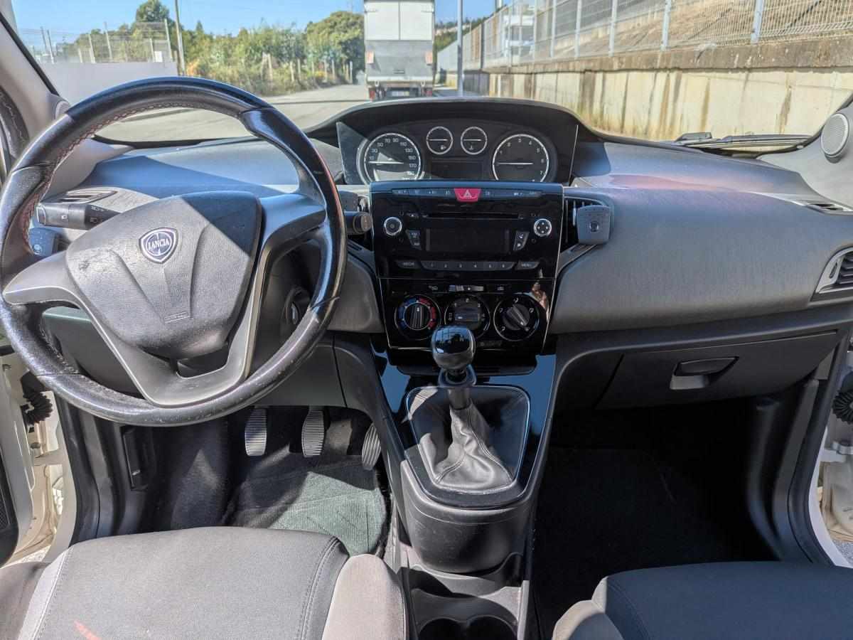 lancia-ypsilon-1-2-69cv-2014-gasolina-1242cc