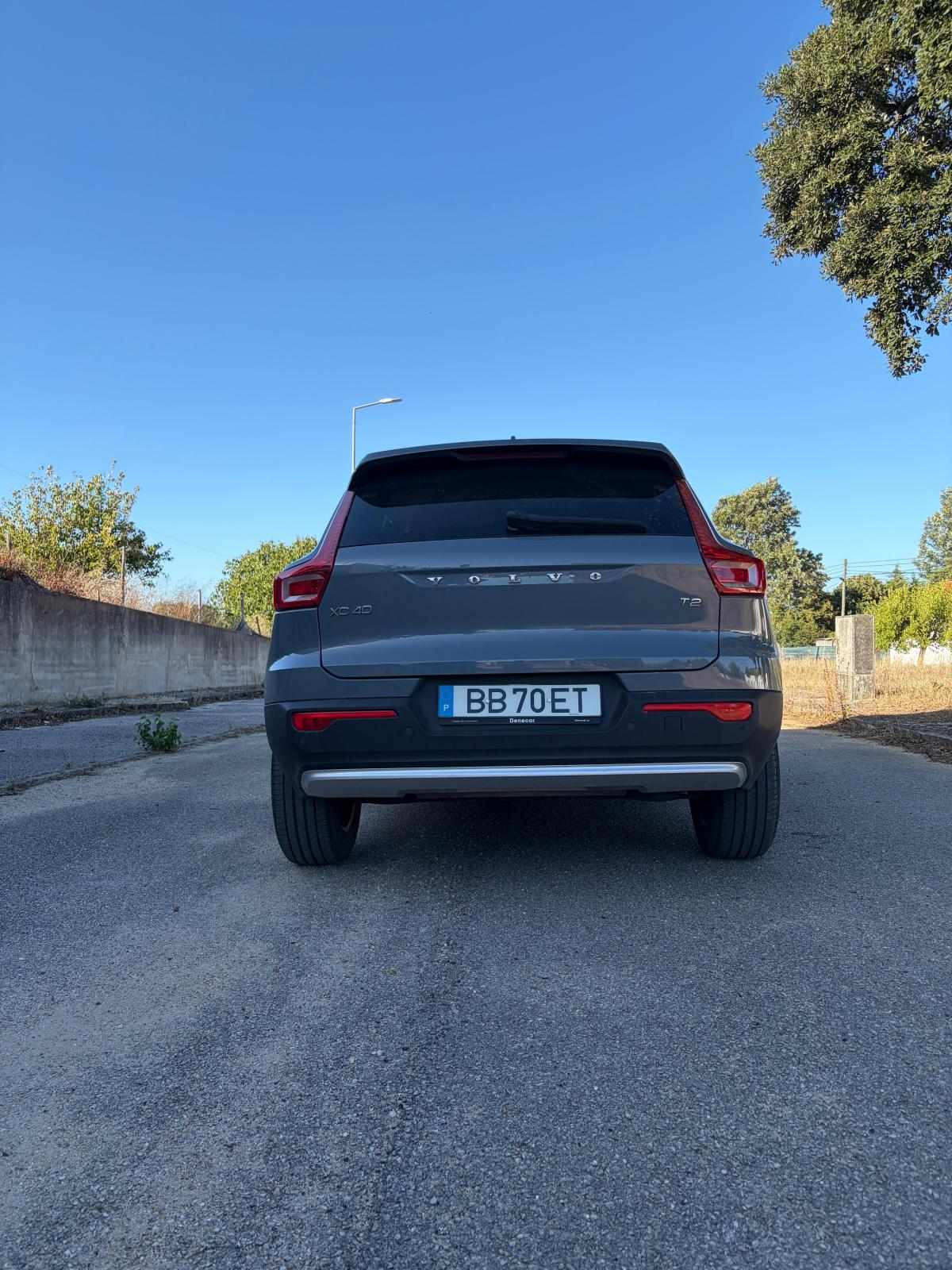 volvo-xc40-1-5-t2-2023-gasolina-1477cc