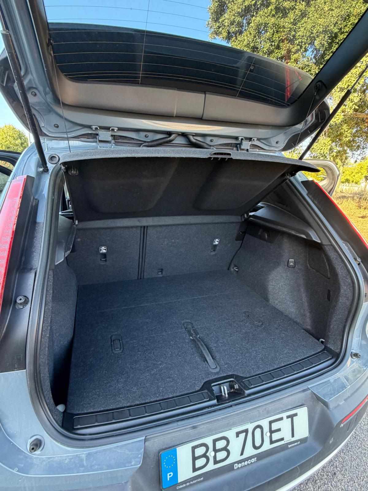 volvo-xc40-1-5-t2-2023-gasolina-1477cc