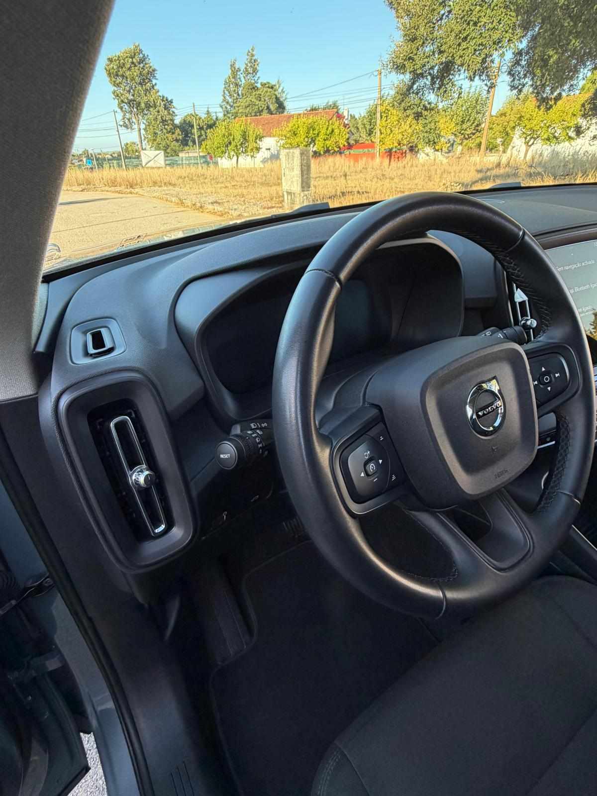 volvo-xc40-1-5-t2-2023-gasolina-1477cc