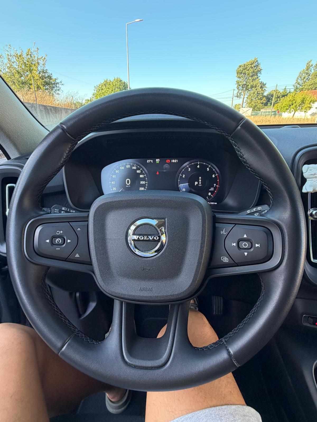 volvo-xc40-1-5-t2-2023-gasolina-1477cc