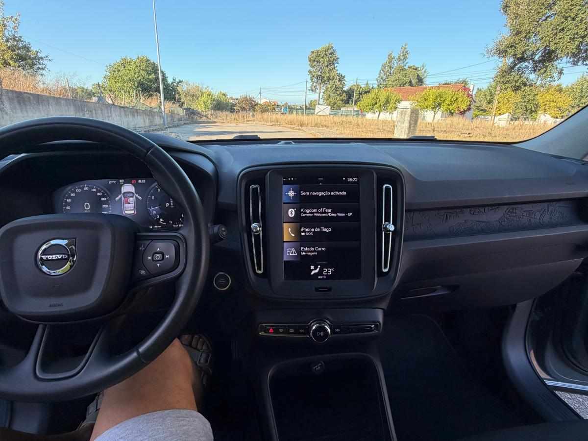 volvo-xc40-1-5-t2-2023-gasolina-1477cc