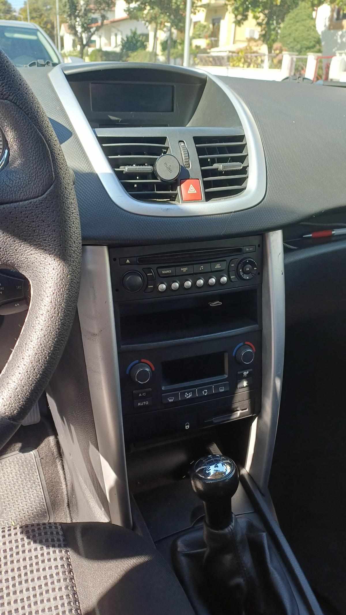 peugeot-207-1-4-hdi-2010-diesel-1398cc