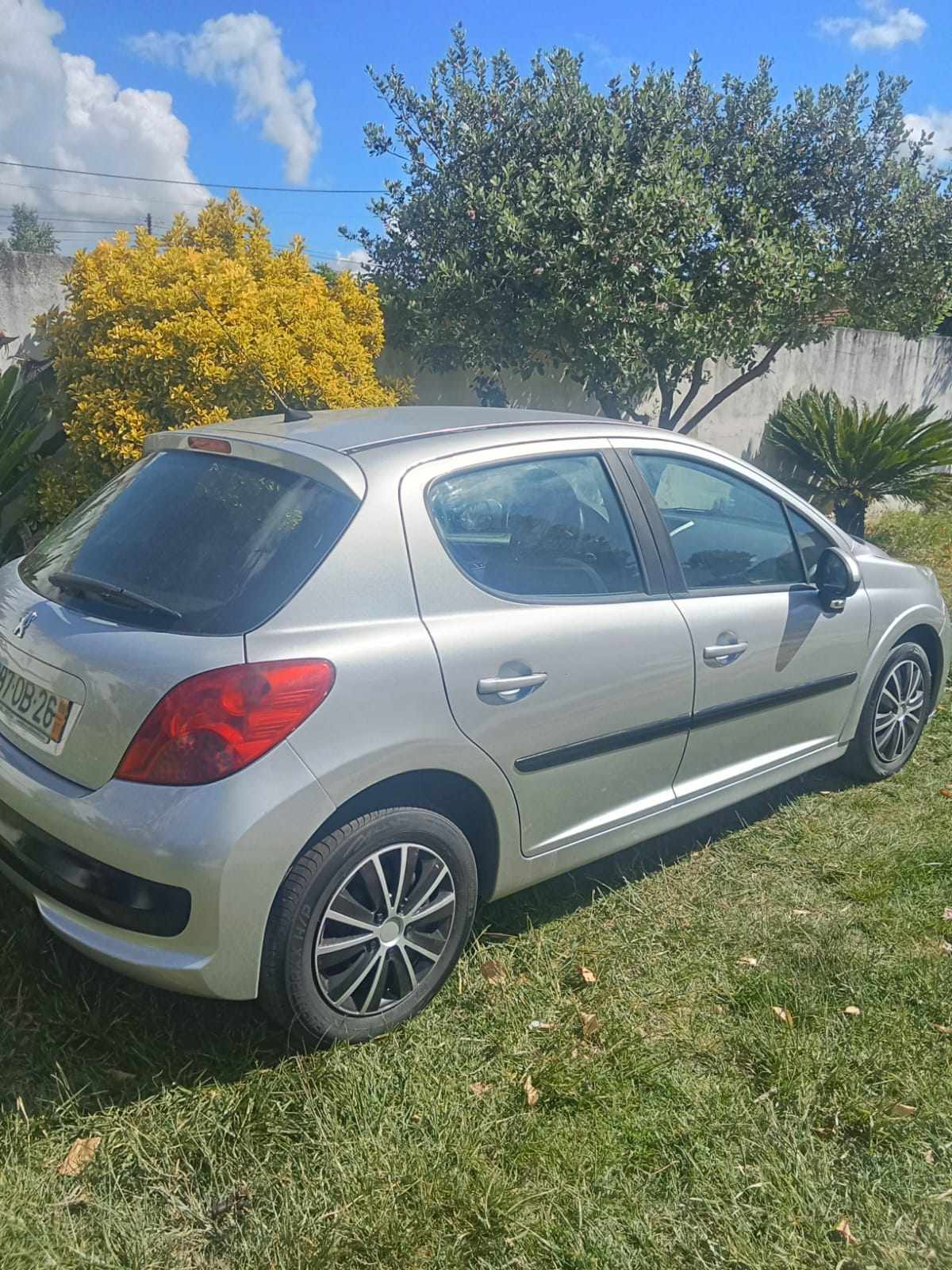 peugeot-207-1-4-hdi-2009-diesel-1398cc