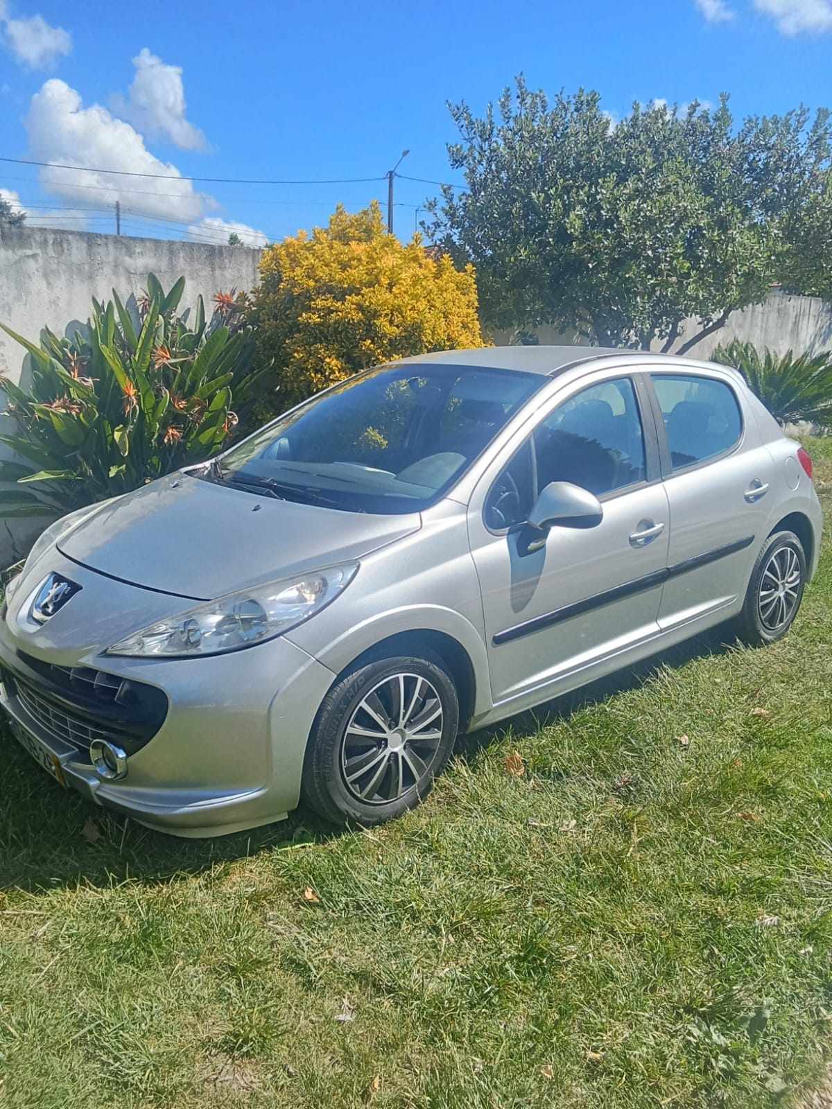 peugeot-207-1-4-hdi-2009-diesel-1398cc