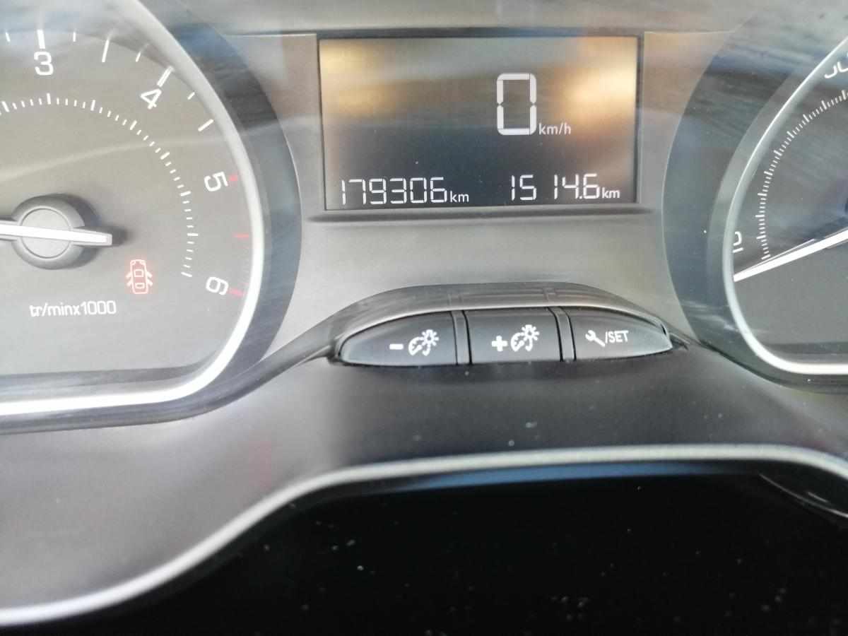 peugeot-208-1-6-bluehdi-2015-diesel-1560cc