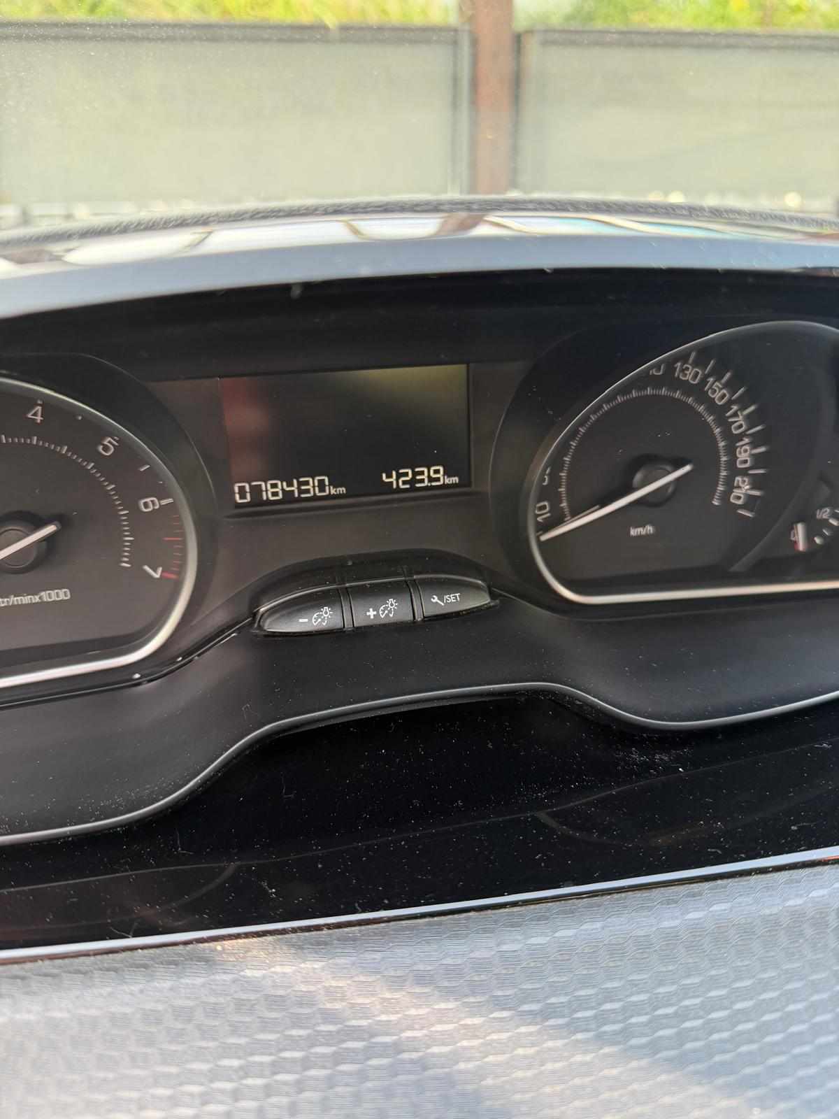 peugeot-208-1-2-vti-2019-gasolina-1199cc