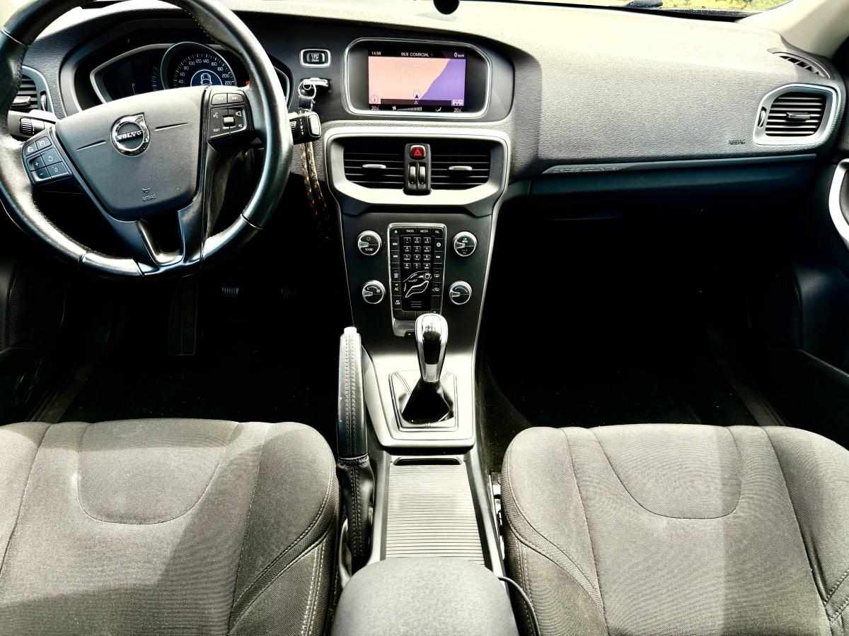 volvo-v40-d2-2017-diesel-1969cc