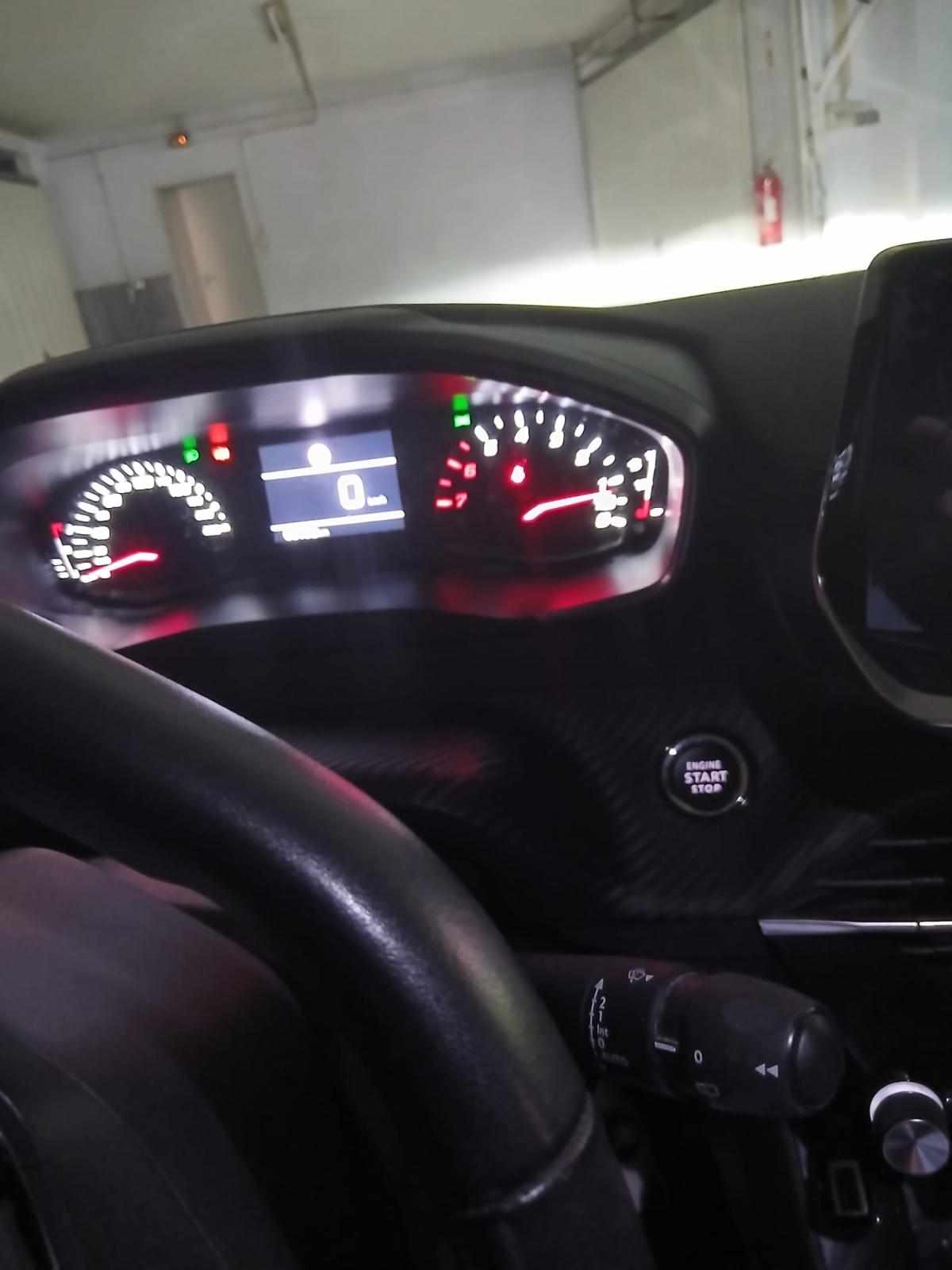 peugeot-2008-1-2-puretech-2021-gasolina-1199cc