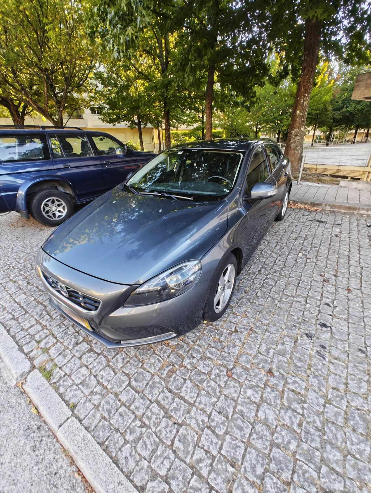 volvo-v40-d2-2015-diesel-1560cc