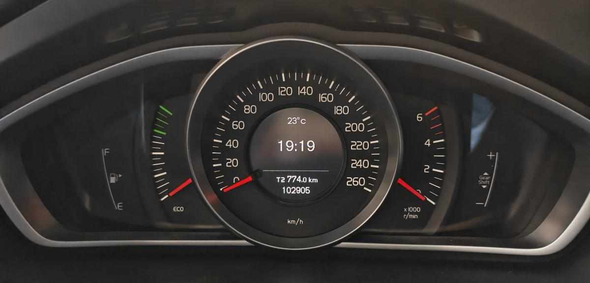 volvo-v40-d2-2015-diesel-1560cc