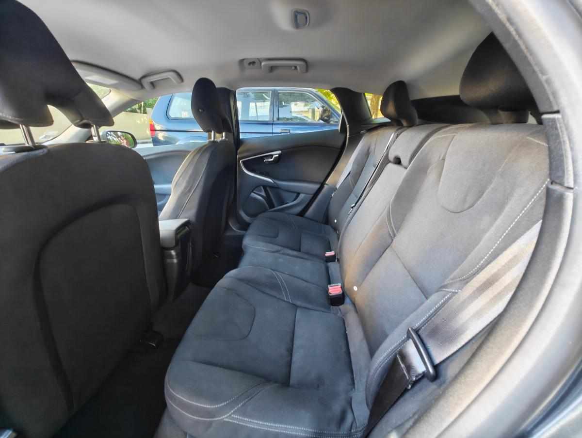 volvo-v40-d2-2015-diesel-1560cc